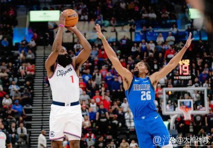 邓恩接伦纳德分球命中远投三分 邓恩接伦纳德分球命中远投三分