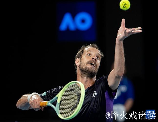 阿尔卡拉斯澳网首战告捷 战胜沃尔顿晋级男单次轮